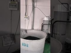 Machine voor het snijden en kamperen van de buitenkant van de omhulsel van de besturingskabel